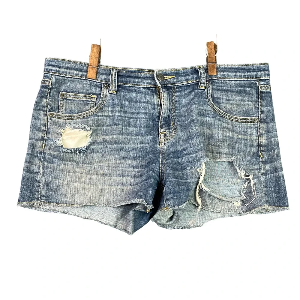 Mossimo Boyfriend Shorts Womens 10/30 Blue Distressed Denim Raw Hem Cutoff